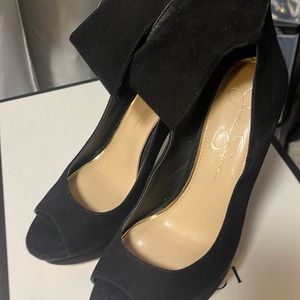 JS Cuff Pumps